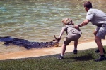 Thót tim với cậu bé 10 tuổi đối mặt với con cá sấu hung tợn
