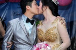 Nhật Kim Anh khóa môi chồng trong tiệc cưới