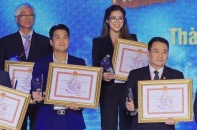 Phillip Nguyễn và Tiên Nguyễn nhận danh hiệu Doanh nhân TP.HCM tiêu biểu 2020