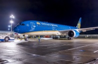 Boeing 787-9 của Vietnam Airlines hỏng cửa do va chạm với xe thang