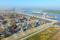Siêu tàu container Triple-e 18.000 TEU cập cảng Quốc tế Cái Mép
