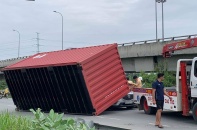 Bộ GTVT chấn chỉnh việc xếp hàng hóa, tránh rơi, lật container trên đường