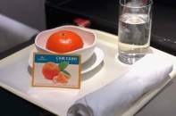 Vietnam Airlines phục vụ cam Canh trên các chuyến bay 
