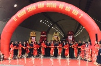 Phó thủ tướng Trịnh Đình Dũng cắt băng khánh thành hầm Hải Vân 2 trên Quốc lộ 1