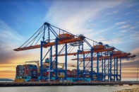 Chưa xem xét điều chỉnh giá dịch vụ bốc dỡ container tại cảng biển Việt Nam 