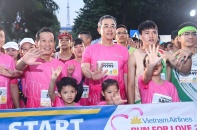 Hơn 1.500 người tham gia chạy bộ và đua thuyền ở Hồ Tây do Vietnam Airlines tổ chức