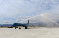 Vietnam Airlines đưa những hành khách đầu tiên “xông đất”  Sân bay Điện Biên mới