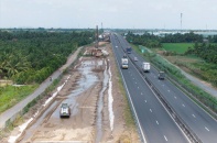 Tư lệnh ngành Xây dựng thúc giải phóng mặt bằng mở rộng tuyến cao tốc về miền Tây