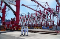 Cảng quốc tế Long An khai thác hàng container vào quý II/2023
