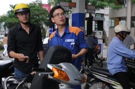 Giá xăng giảm gần 800 đồng/lít 