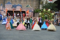 Vũ đoàn Sun World Ba Na Hills khuấy động phố đi bộ Hồ Gươm