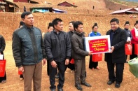 Bộ trưởng Nguyễn Chí Dũng thăm và tặng quà Tết tại Sơn La