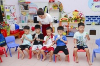 Nỗ lực thầm lặng của thầy cô vì niềm vui của học sinh