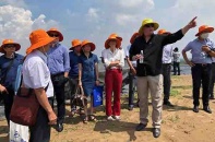 Đoàn bác sĩ quản lý y tế TP.HCM tìm hiểu quy trình xử lý rác tại VWS