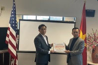 Ông David Dương, Chủ tịch CWS trao tặng 120.000 USD hỗ trợ đồng bào miền Trung