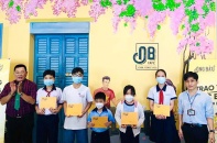 Quỹ Phát triển Tài năng Việt của Ông Bầu trao học bổng cho học sinh nghèo TP.HCM
