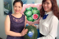 NCB mua hơn 5 tấn dưa hấu tặng khách hàng tại Hà Nội