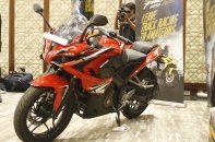 Mô-tô Bajaj Pulsar RS200 đắt hàng sau khi trình làng