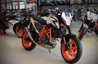 Cận cảnh KTM Duke 690R 2015 đầu tiên vừa về Việt Nam