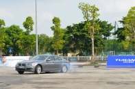 Bridgestone mời khách "đốt" lốp cùng xe sang 