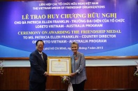Trao Huy chương Hữu nghị cho bà Patricia Ellen Franklin