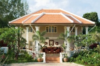 Nắng vàng, biển xanh, cát trắng và La Veranda