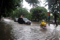 Mưa lớn, đường phố Thái Bình biến thành sông