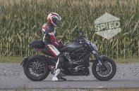 Ducati Diavel 2016 "lộ dáng" trên đường thử