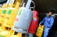 Nước và gas cùng "dắt tay" tăng giá