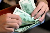 Ngân hàng giảm giá đồng USD