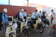 Kiểm tra container tồn tại cảng, phát hiện lượng lớn hàng cấm nhập khẩu