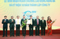 Chuyển phát nhanh Bưu điện đón nhận Huân chương Lao động hạng Ba