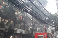 Hà Nội: Cháy căn hộ tập thể cũ trên phố Trần Quốc Toản