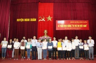 Học bổng “Vì trẻ em Việt Nam” đến với học sinh nghèo vượt khó hai tỉnh Hà Tĩnh và Nghệ An