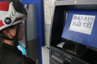 Sát Tết, hàng loạt cây ATM bỗng nhiên "bị ốm"