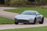 Aston Martin DB10 được bán với giá 3,5 triệu USD