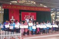Báo Đầu tư trao 60 suất học bổng Swing for the kids cho học sinh Điện Biên