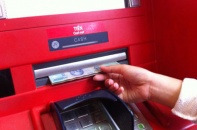 Người dân có thể rút tối đa 5 triệu đồng mỗi lần từ cây ATM