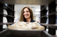 Con đường từ nữ bồi bài thành chủ tịch thương hiệu tỷ đô