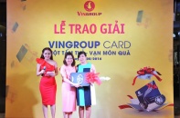 Khách hàng Vingroup Card lái Camry trị giá 1,4 tỷ về nhà