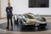 Aston Martin AM-RB 001 giá 4 triệu USD đắt hàng như "tôm tươi"