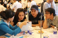 Mánh bán hàng thời căn hộ ngập tràn