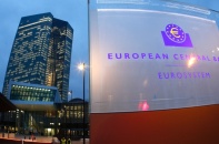 ECB duy trì mức lãi suất cơ bản ở mức thấp kỷ lục gần 0%