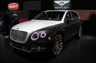 Bentley Bentayga Mulliner đẹp kiêu sa với tông màu trắng tím