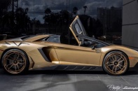 Lamborghini Aventador SV Roadster màu vàng đồng: Siêu xe sở hữu màu siêu hiếm