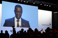 Lãnh đạo ngân hàng "xin" tự giảm thưởng