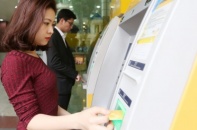 Một chiếc thẻ ATM bé tí phải chịu hàng chục loại phí: Khách hàng có là "bò sữa"?