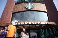 Sản xuất ra cà phê nhưng giá 1 cốc Starbucks tại Việt Nam gấp đôi ở Mỹ, đắt thứ 3 thế giới 
