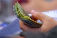 Cổ đông tức, ức với cổ tức ngân hàng
