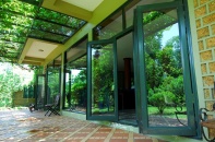 Cửa nhôm kính cá tính và bền vững